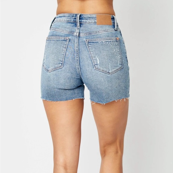 Judy Blue Rhinestone Detail Shorts NWT - Picture 2 of 8